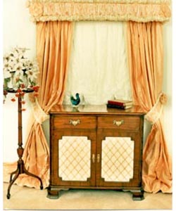 Queen Anne Commode