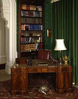 Semi-serpentine Pedestal Desk